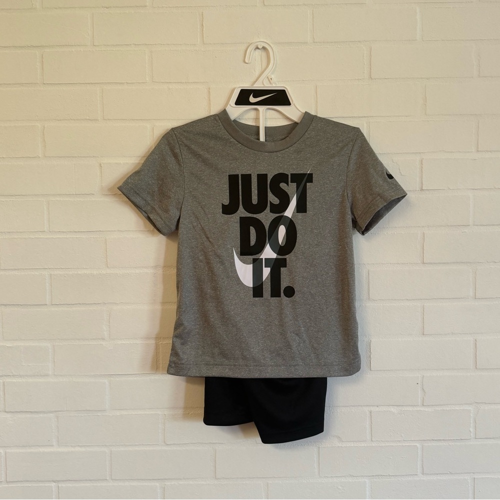 NWT Kids Black and Gray Nike 2 Piece Set